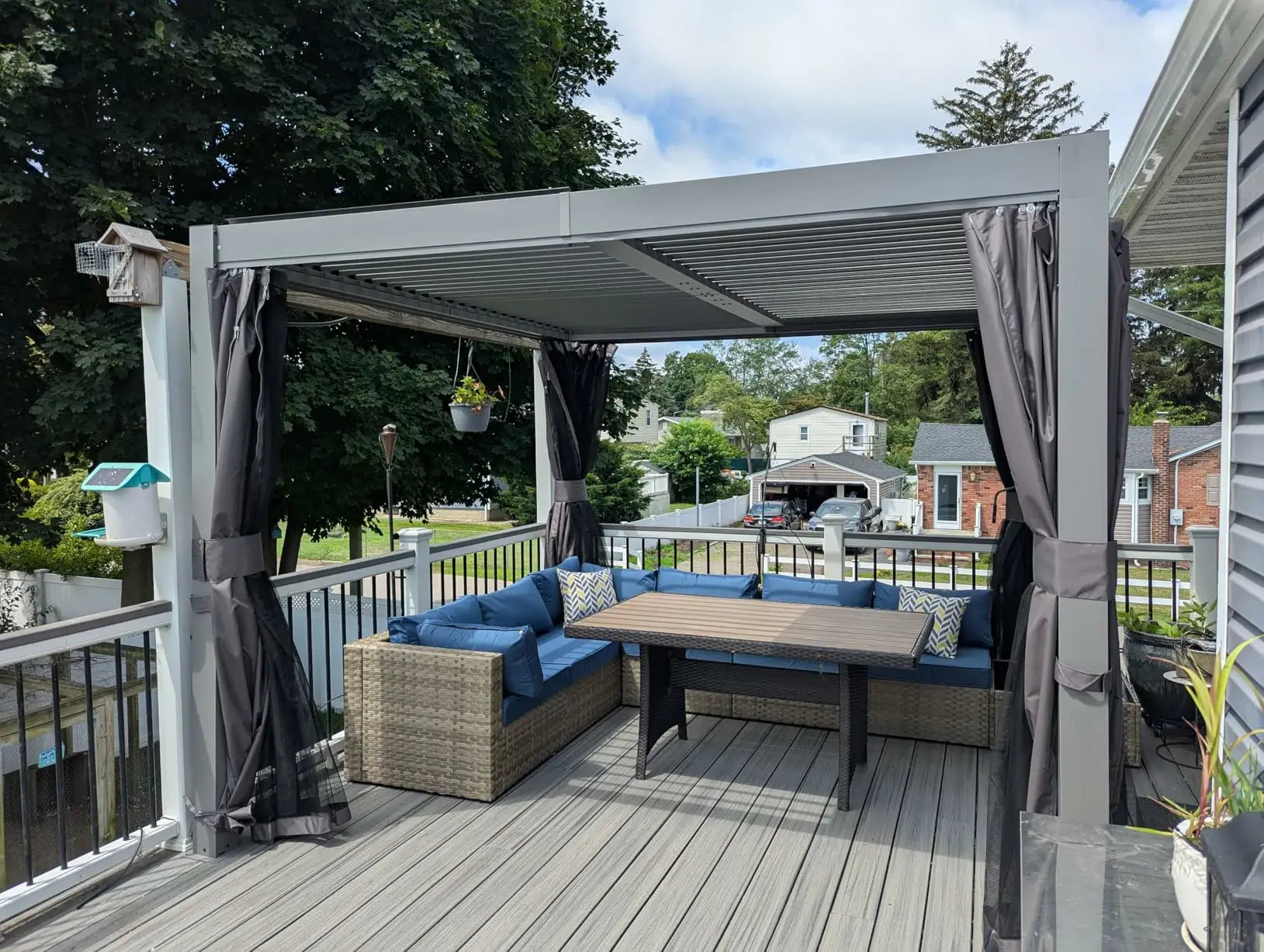 Aluminum Louvered Pergola